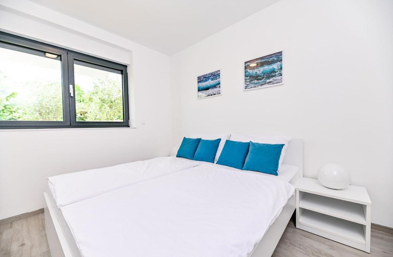 Apartment Flori With Sea View มาลินสกา ภายนอก รูปภาพ