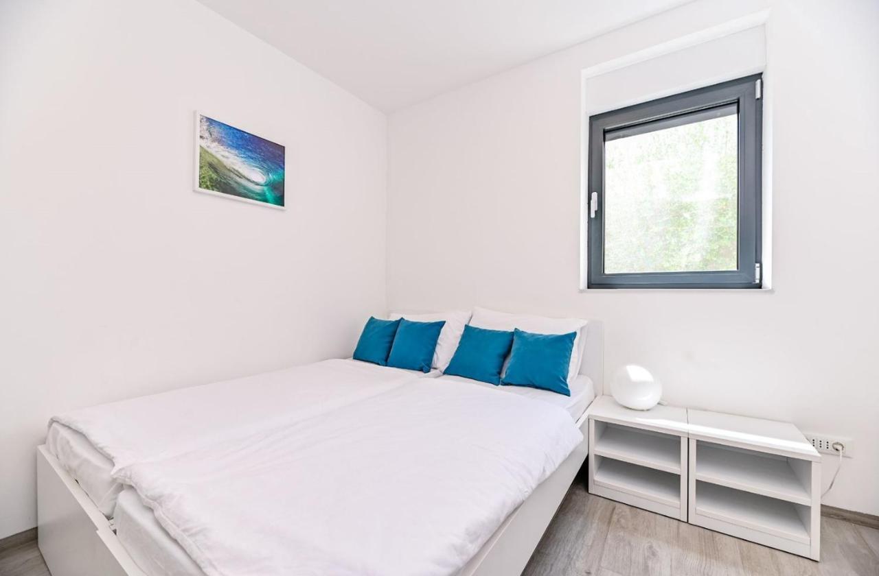 Apartment Flori With Sea View มาลินสกา ภายนอก รูปภาพ