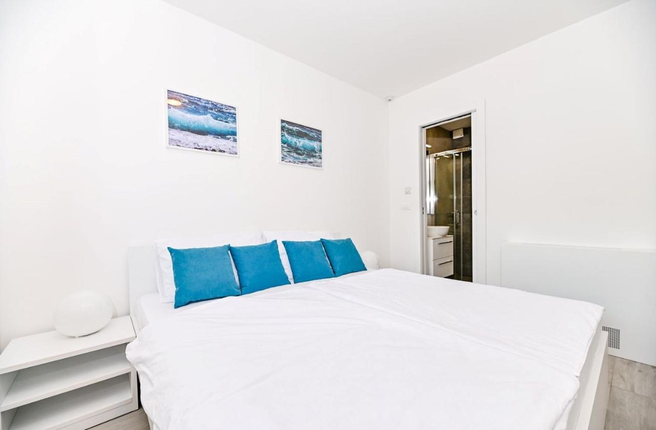 Apartment Flori With Sea View มาลินสกา ภายนอก รูปภาพ